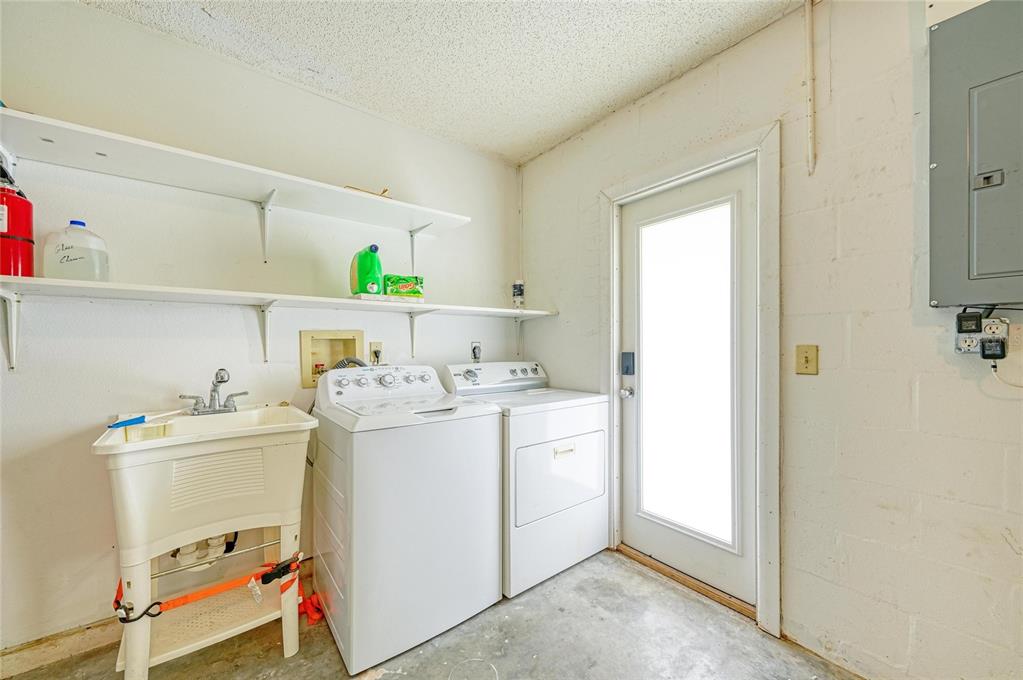 1307 Primrose Road Venice, FL 34293 - Photo 55 of 87