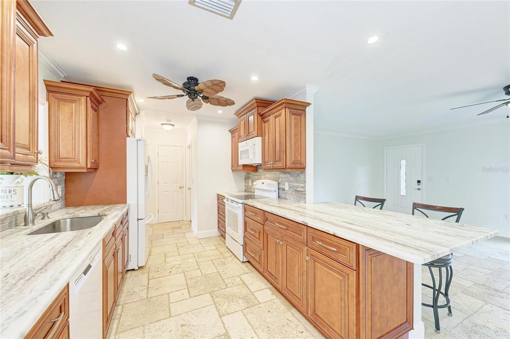 1307 Primrose Road Venice, FL 34293 - Photo 10 of 87