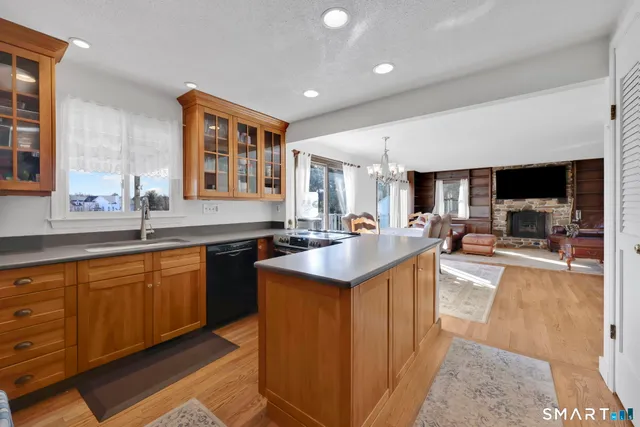 $674,900 | 101 Grieb Road, Wallingford, CT 06492