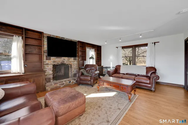 $674,900 | 101 Grieb Road, Wallingford, CT 06492