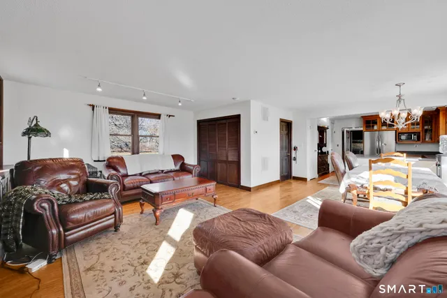 $674,900 | 101 Grieb Road, Wallingford, CT 06492