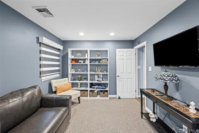 $859,000 | 6 Simmons Drive, East Islip, NY 11730