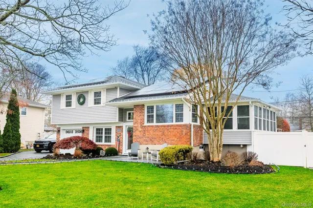 $859,000 | 6 Simmons Drive, East Islip, NY 11730