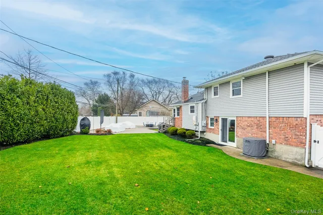 $859,000 | 6 Simmons Drive, East Islip, NY 11730