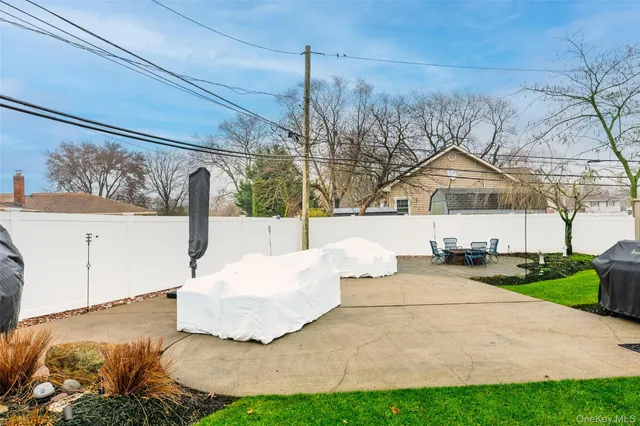 $859,000 | 6 Simmons Drive, East Islip, NY 11730
