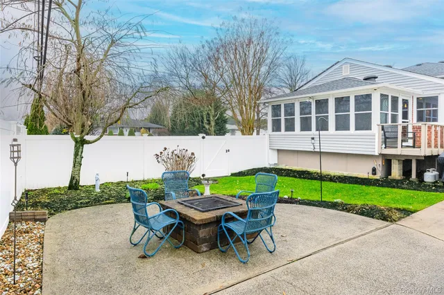 $859,000 | 6 Simmons Drive, East Islip, NY 11730