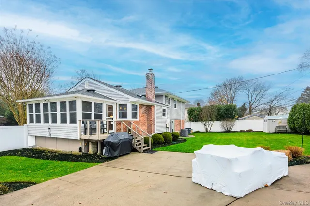 $859,000 | 6 Simmons Drive, East Islip, NY 11730
