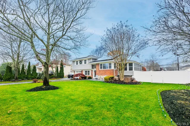 $859,000 | 6 Simmons Drive, East Islip, NY 11730