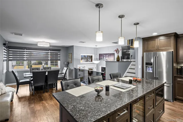 $859,000 | 6 Simmons Drive, East Islip, NY 11730