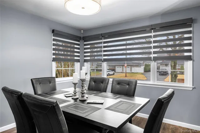 $859,000 | 6 Simmons Drive, East Islip, NY 11730