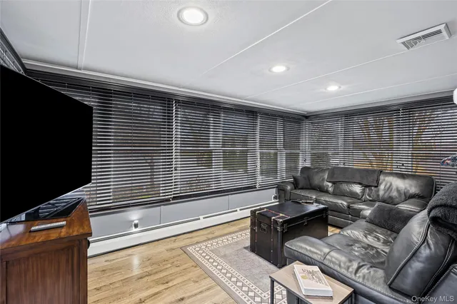 $859,000 | 6 Simmons Drive, East Islip, NY 11730