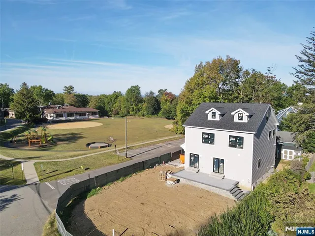 $1,599,000 | 4 Hilltop Way, Essex Fells, NJ 07021