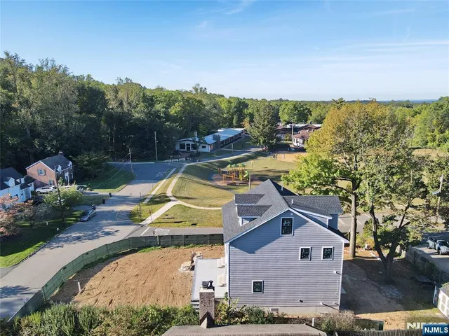 $1,599,000 | 4 Hilltop Way, Essex Fells, NJ 07021