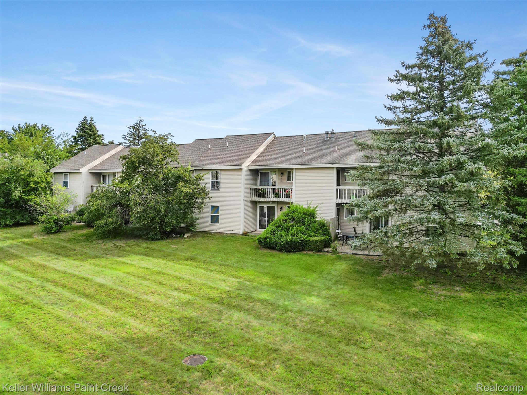1577 O'Neil Circle Rochester, MI 48307 - Photo 3 of 12 Gallery Image 3