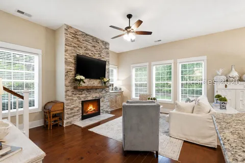 $949,900 | 8 Dove Tree Lane, Bluffton, SC 29910