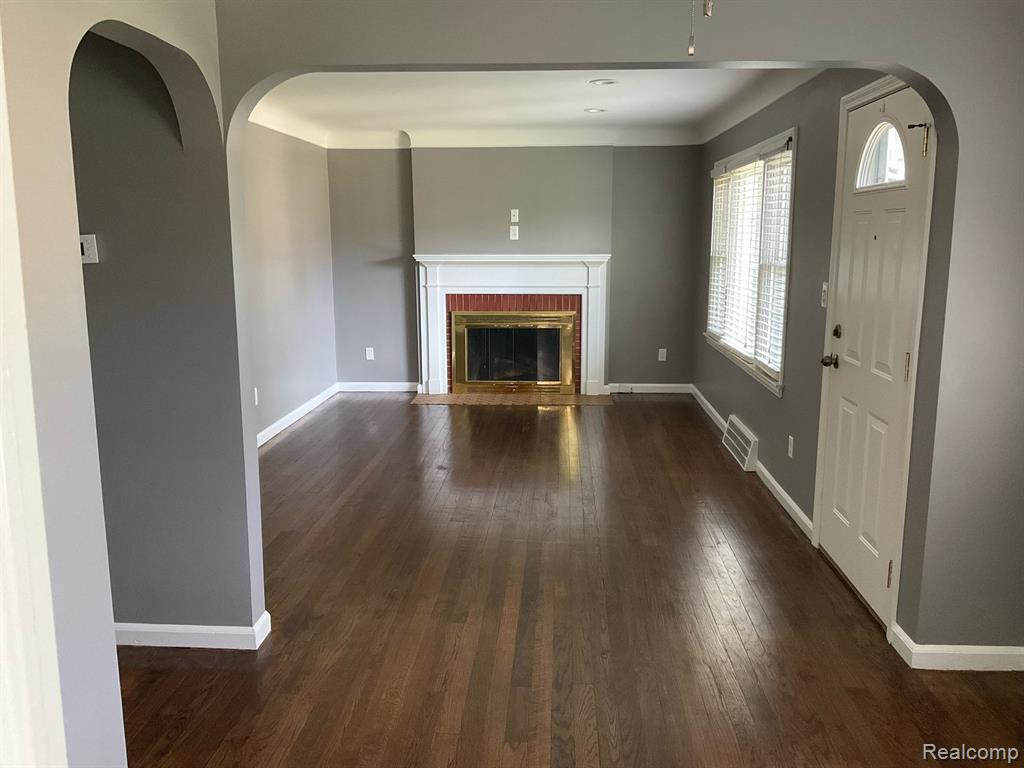 2045 Hampton Road Grosse Pointe Woods, MI 48236 - Photo 12 of 14