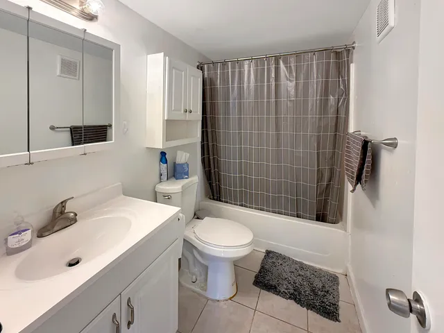 $1,800 | 1500 Crescent Circle, Unit A26, Lake Park, FL 33403