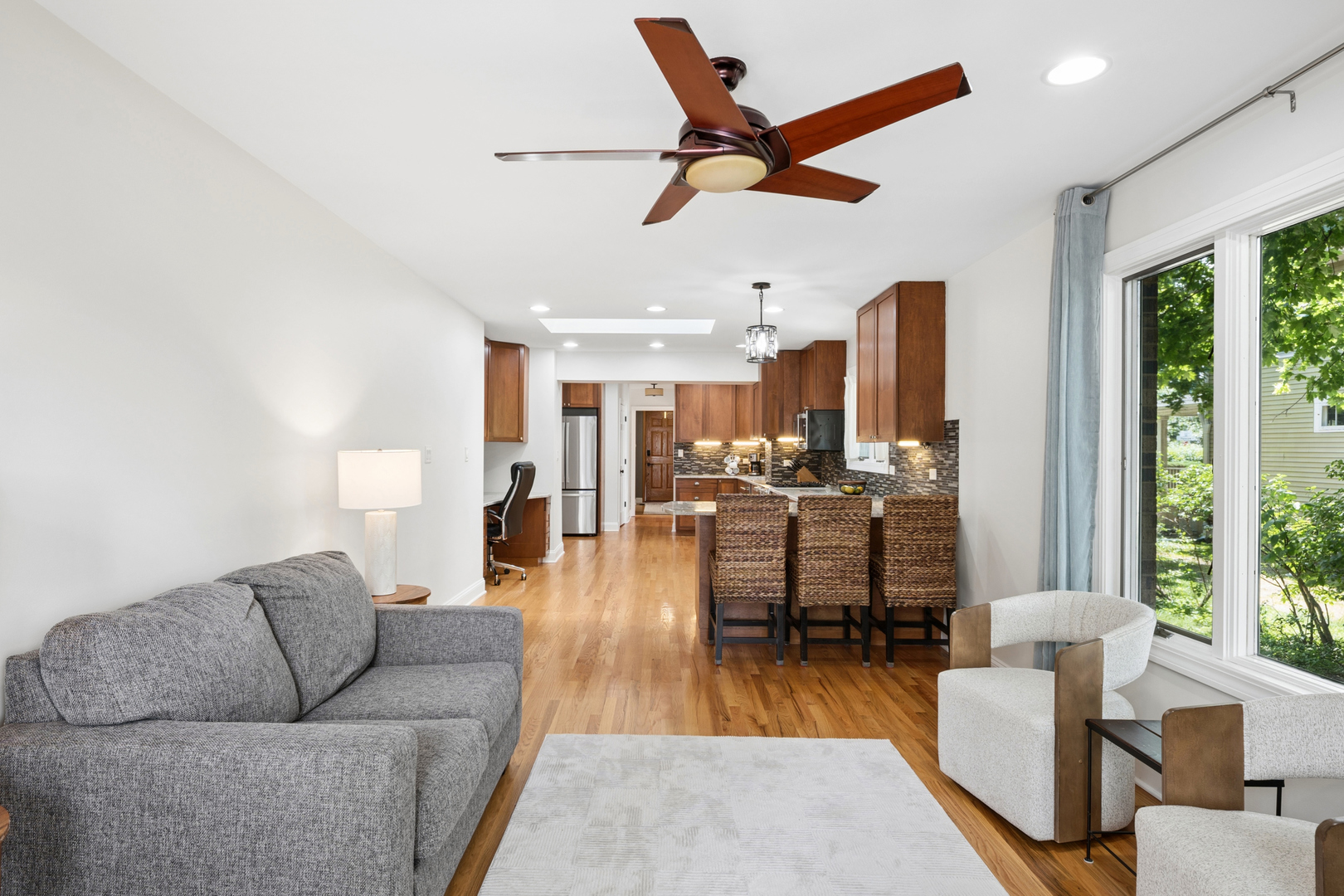 208 Parkview Road Riverside, IL 60546 - Photo 10 of 45