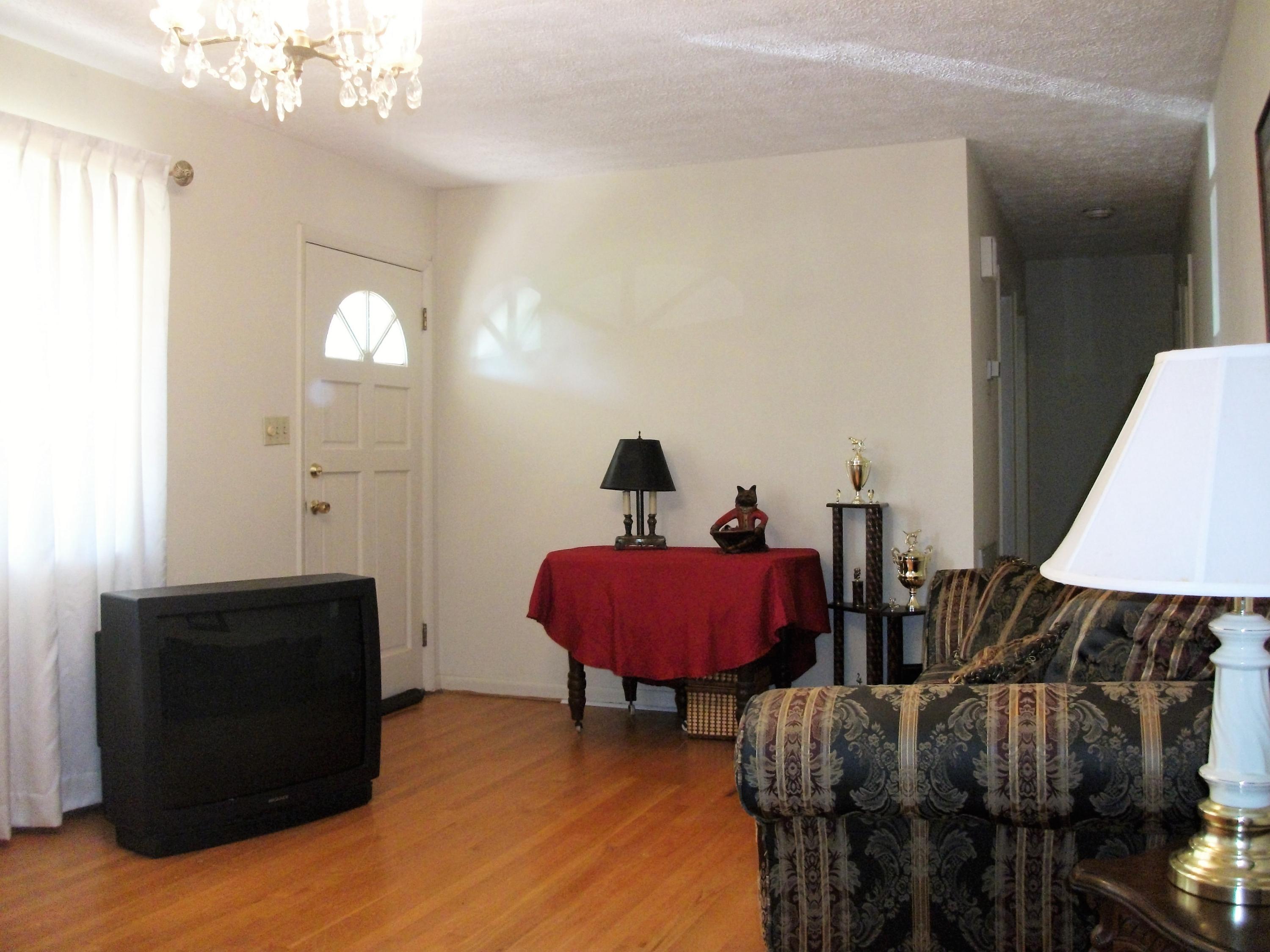 1134 Newman Riley Road Dandridge, TN 37725 - Photo 15 of 33 Living Room