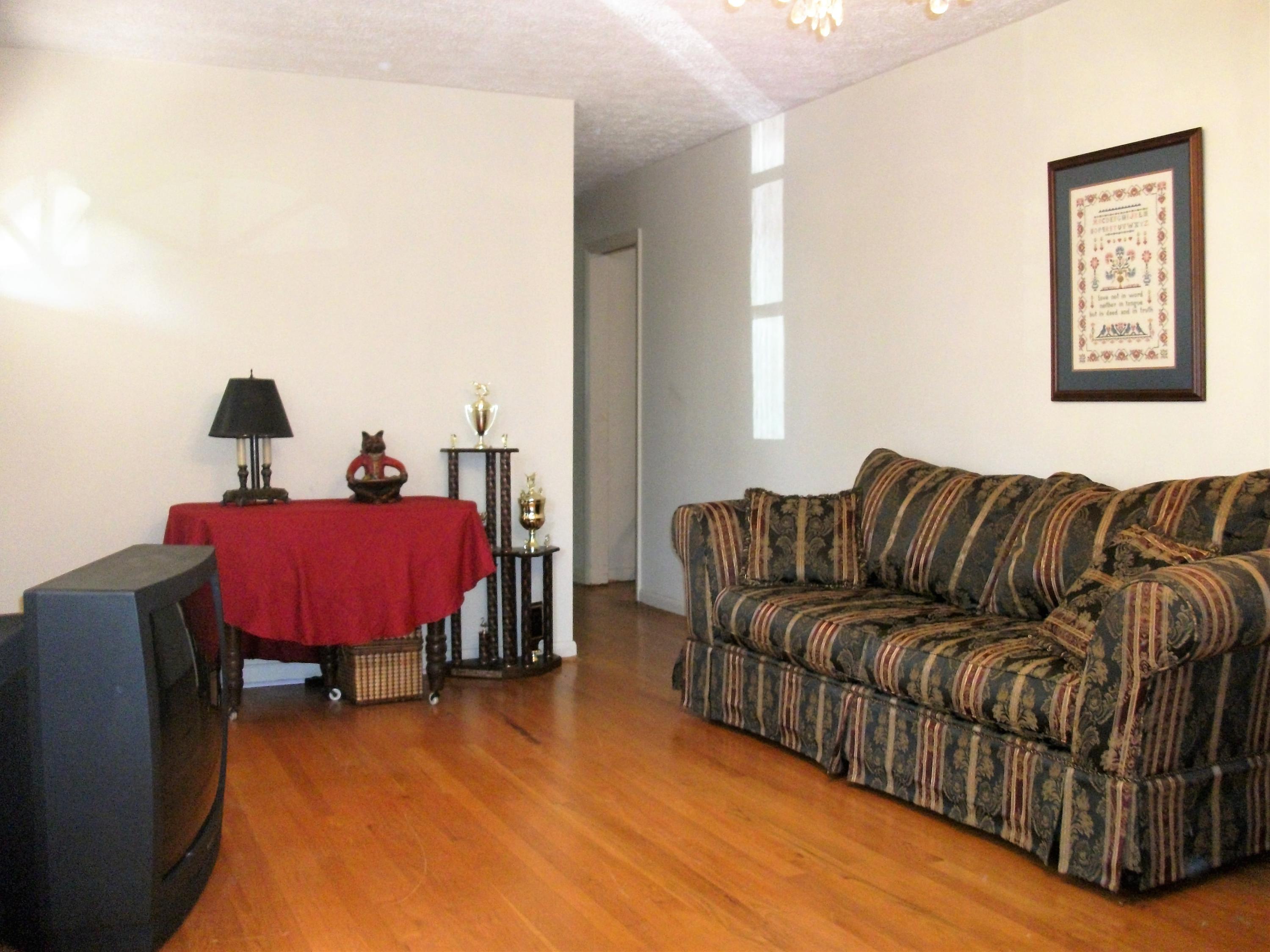 1134 Newman Riley Road Dandridge, TN 37725 - Photo 16 of 33 Living Room