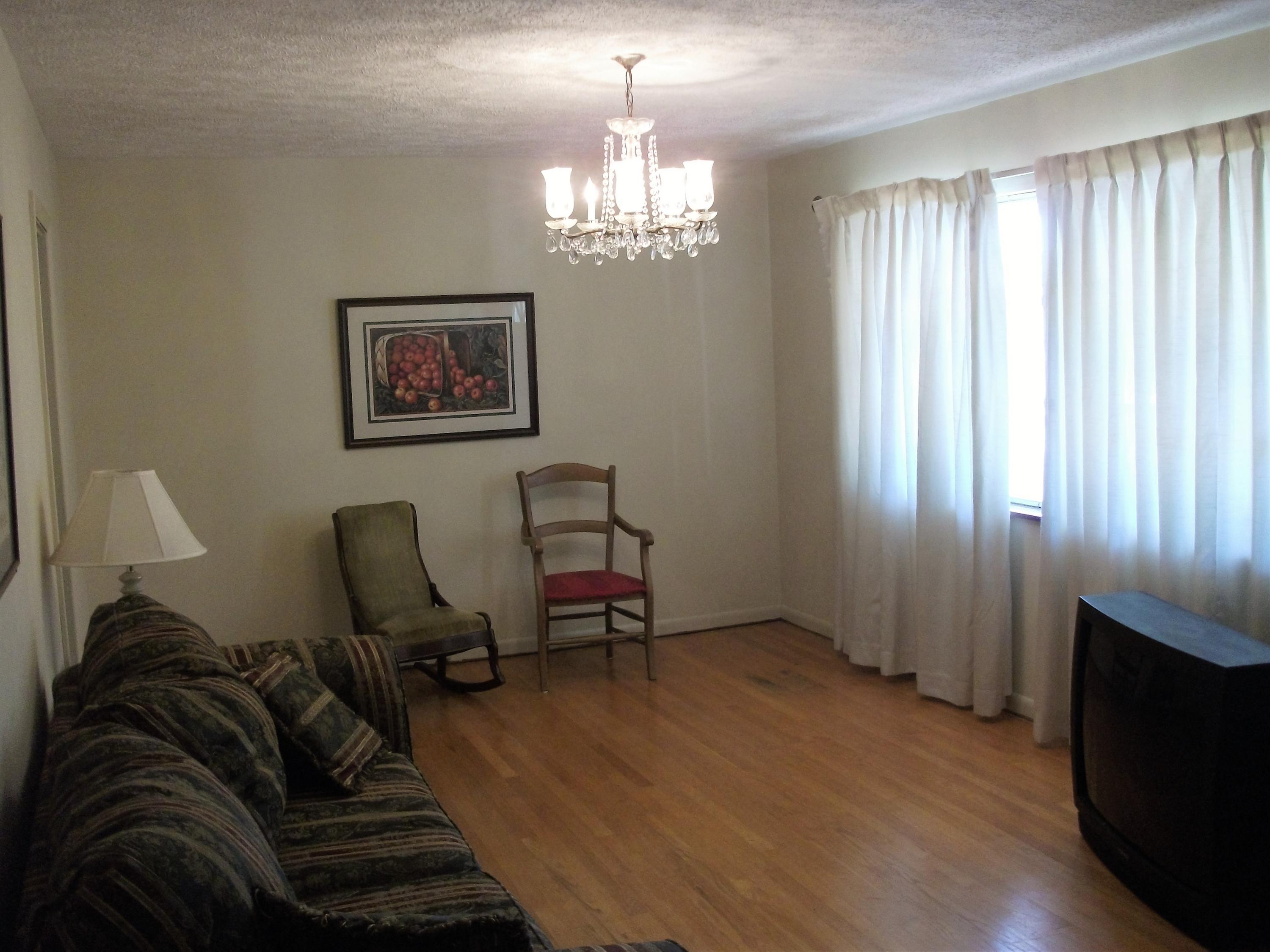 1134 Newman Riley Road Dandridge, TN 37725 - Photo 17 of 33 Living Room