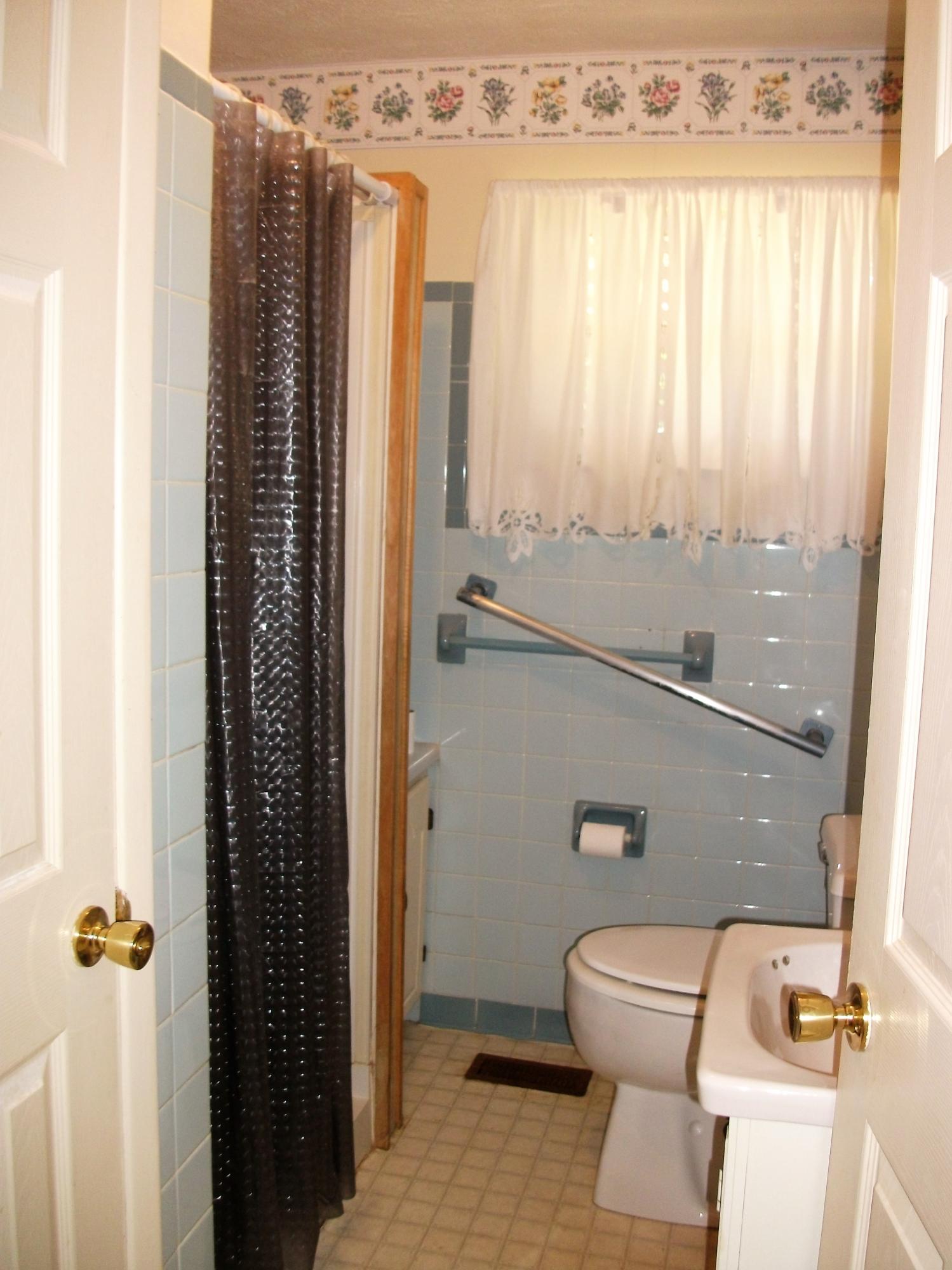 1134 Newman Riley Road Dandridge, TN 37725 - Photo 22 of 33 Bathroom #1