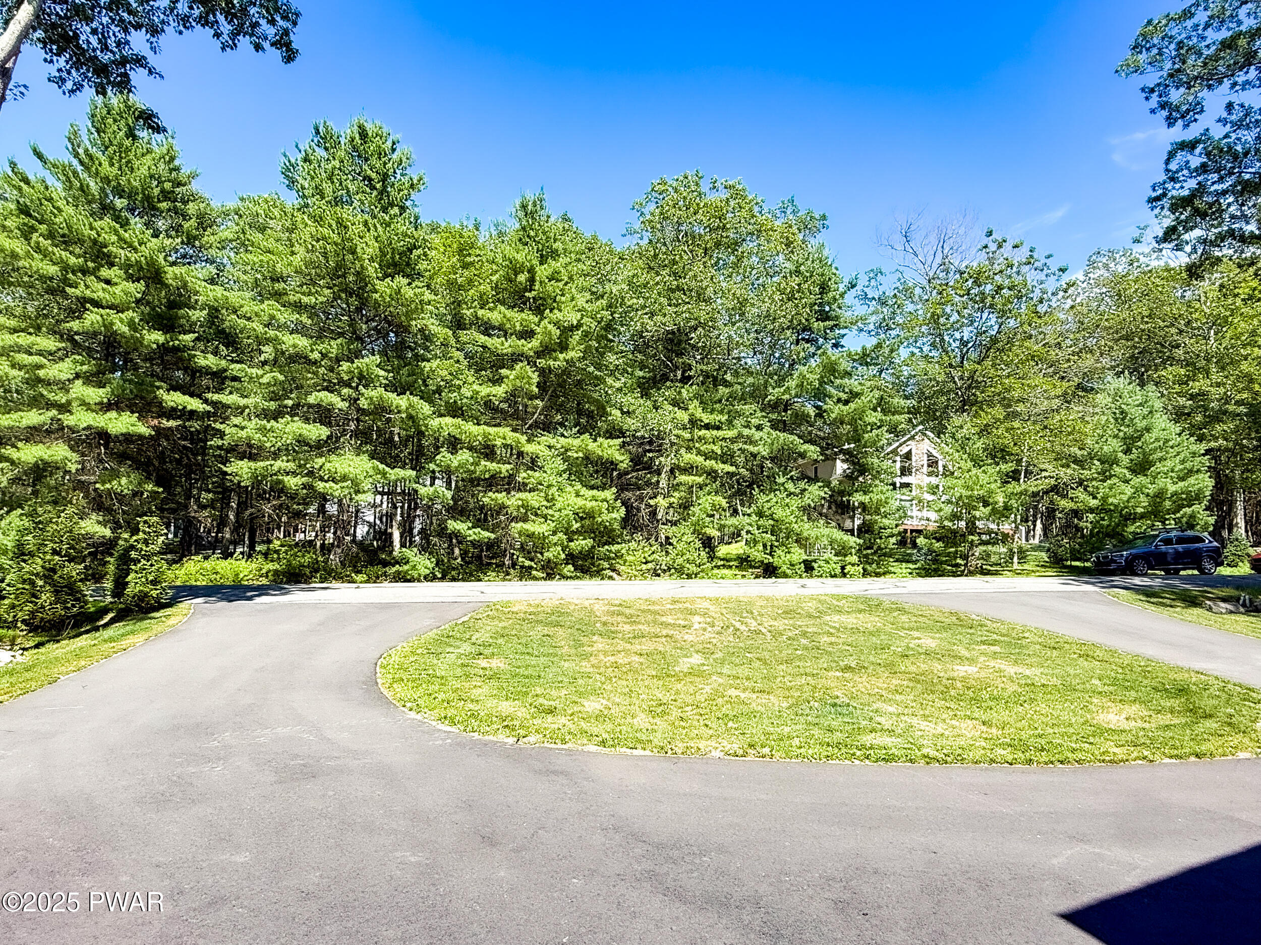 115 Marquise Road Tafton, PA 18464 - Photo 5 of 102 IMG_2910