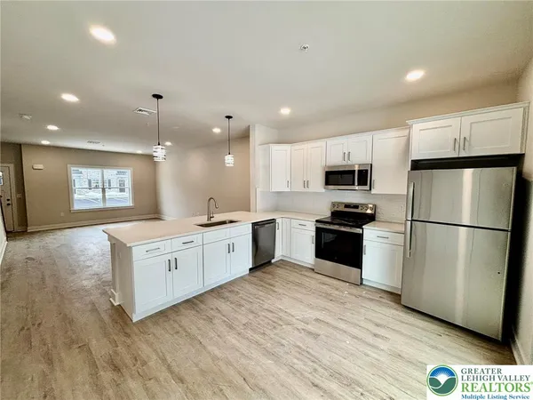 $2,500 | 1411 Greenview Drive, Unit 22, Bethlehem, PA 18018