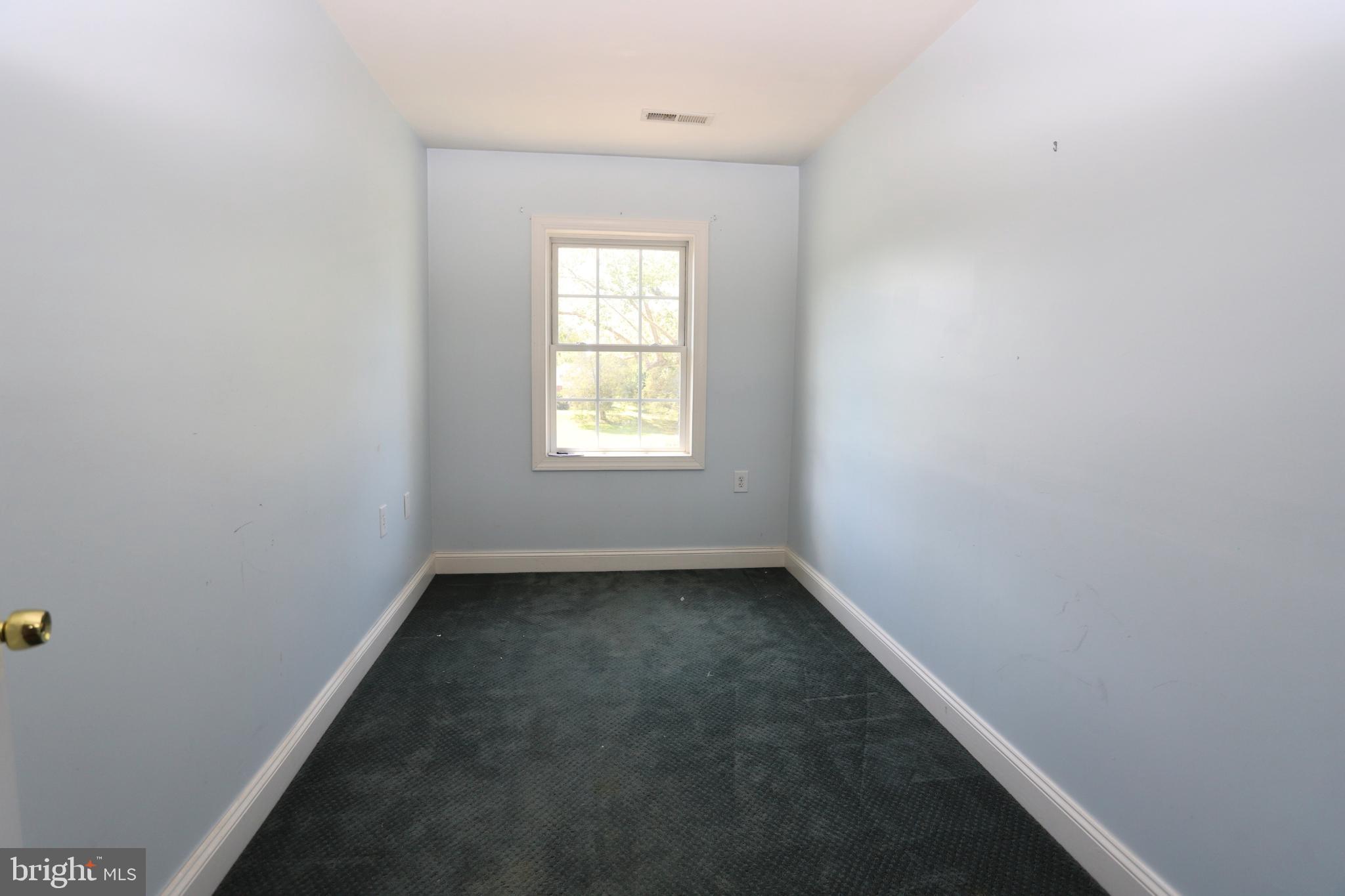 23202 Village Road Unionville, VA 22567 - Photo 19 of 28 an empty room with a window