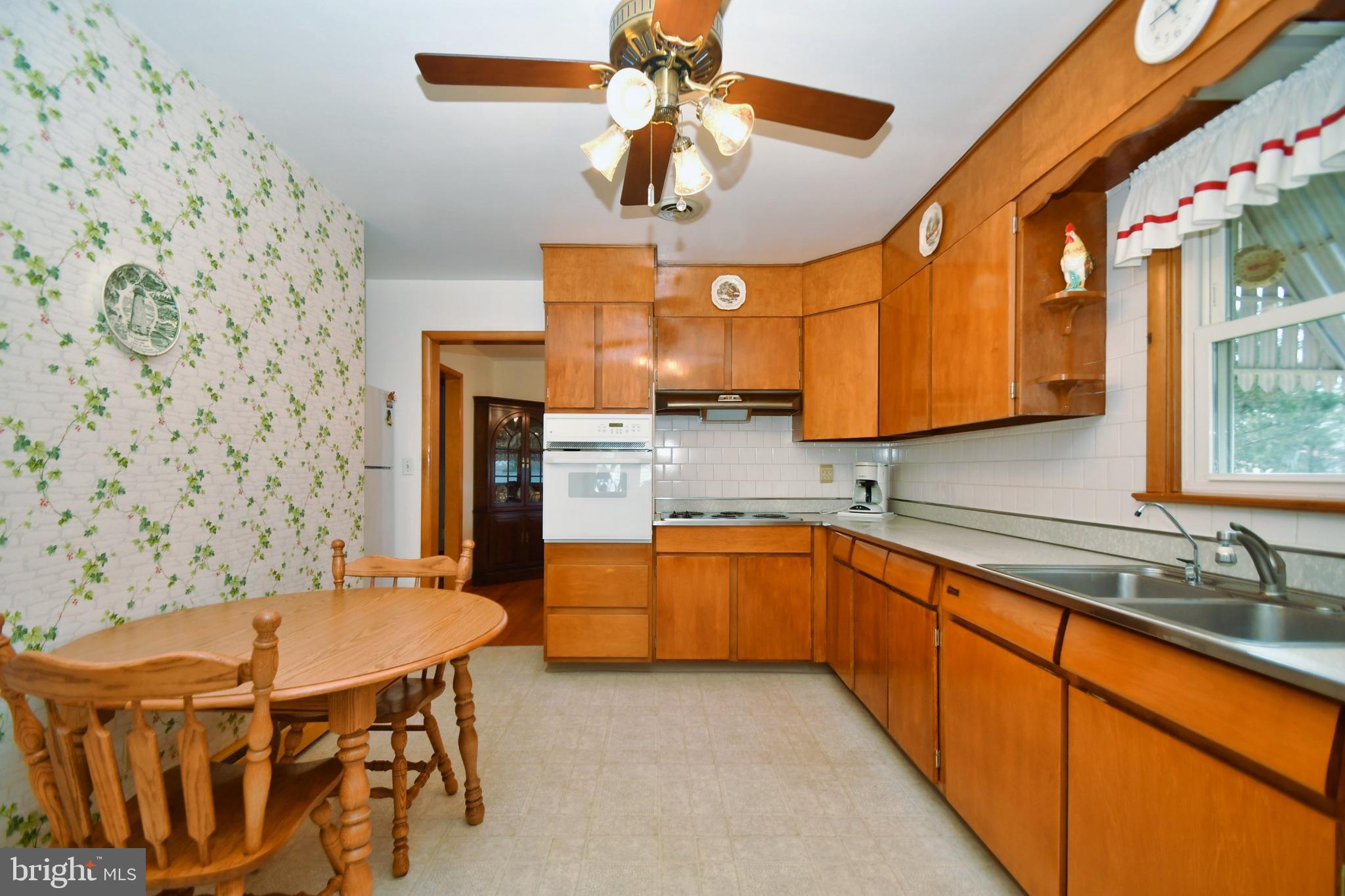 326 Fox Road Havre de Grace, MD 21078 - Photo 11 of 48 Retro kitchen cabinets in excellent condition