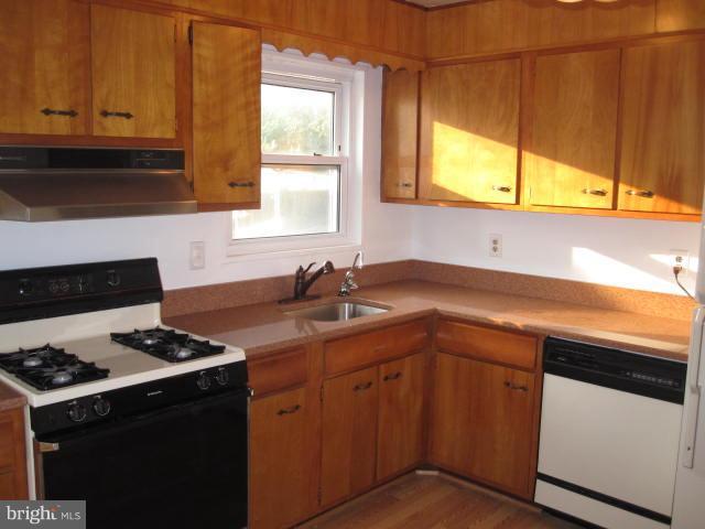 12709 Holdridge Road Silver Spring, MD 20906 - Photo 6 of 22 Kitchen2