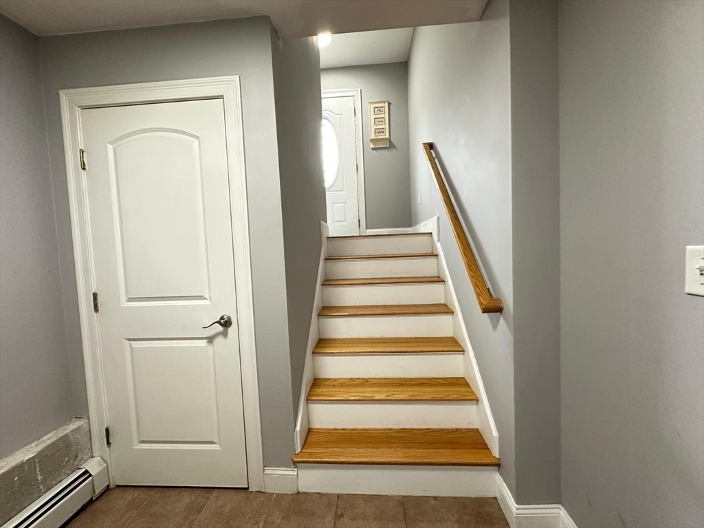 1 B Ockway Street Worcester, MA 01604 - Photo 20 of 31 a view of entryway