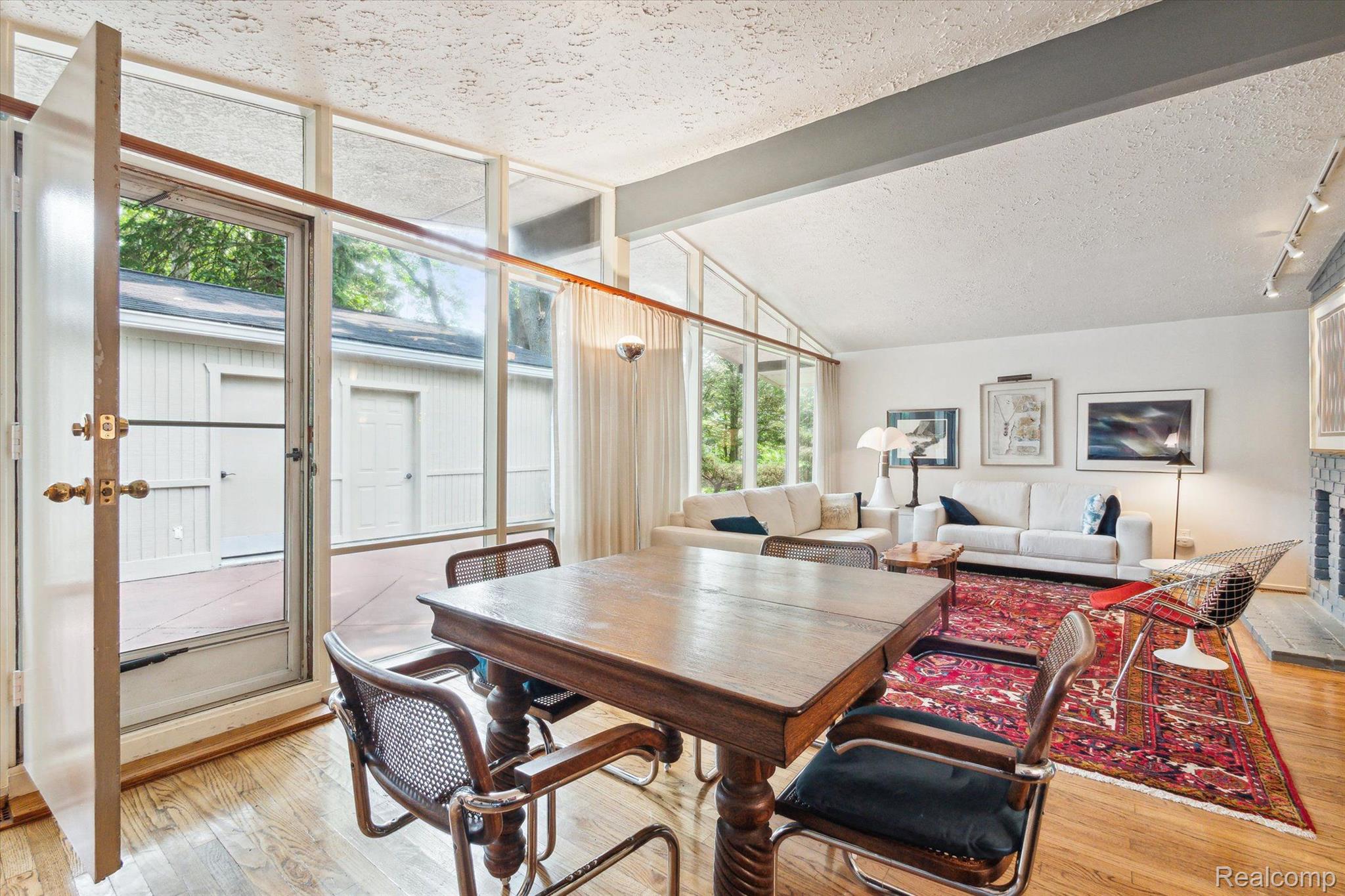 29505 Sugar Spring Road Farmington, MI 48334 - Photo 11 of 47 Gallery Image 11