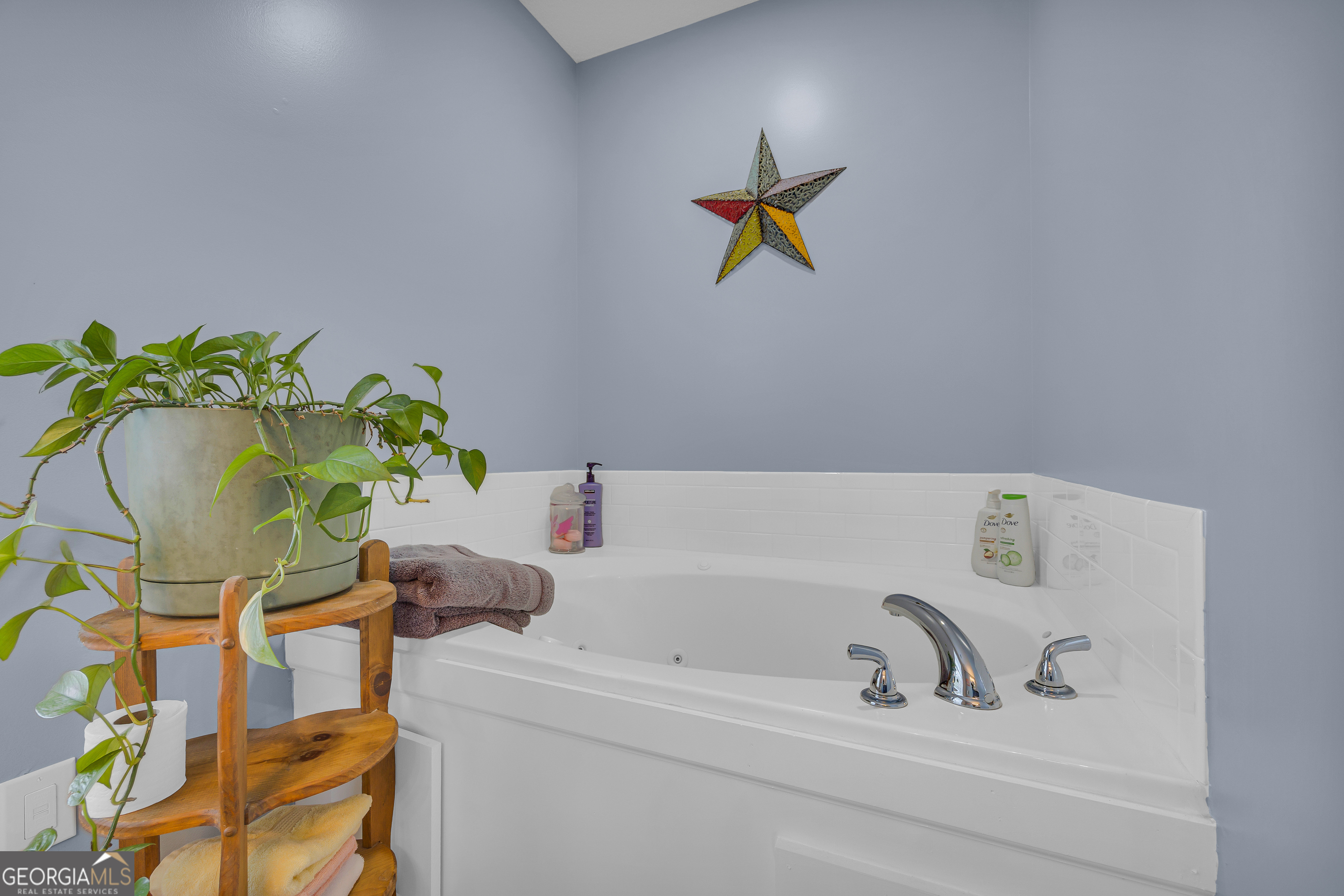 259 Watson Drive Hull, GA 30646 - Photo 41 of 47 a bathroom with a bathtub and a sink
