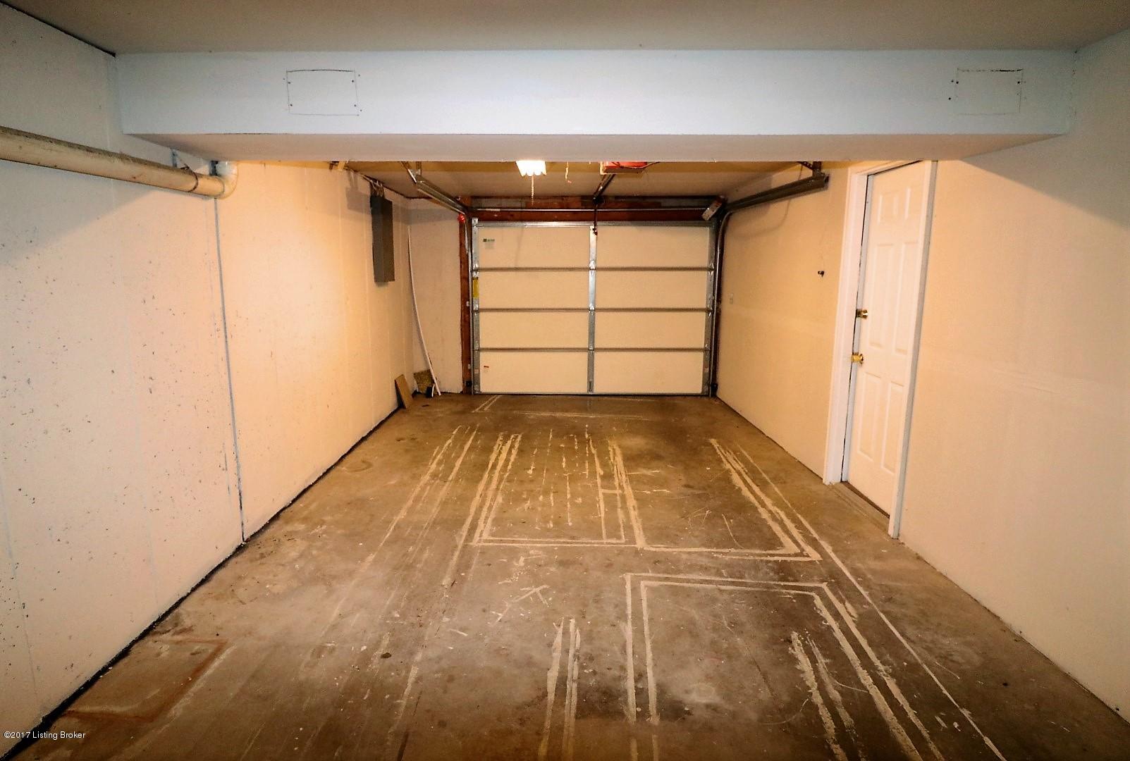 1504 West Elm Road Radcliff, KY 40160 - Photo 34 of 35 Garage c
