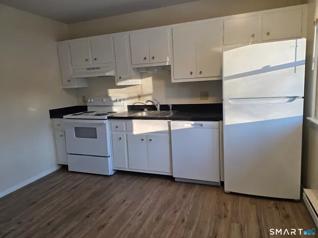 $700 | 100 Hickory Street, Unit L, Norwich, CT 06360