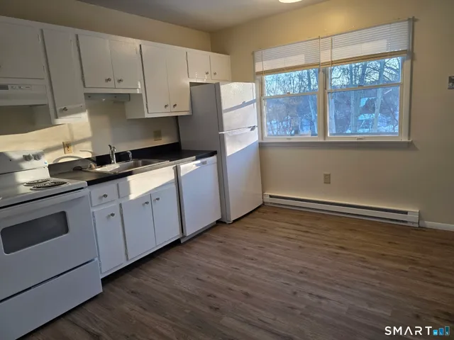 $700 | 100 Hickory Street, Unit L, Norwich, CT 06360