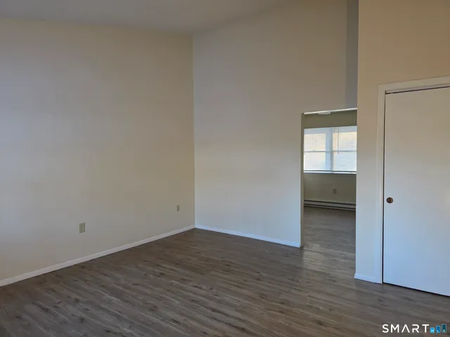 $700 | 100 Hickory Street, Unit L, Norwich, CT 06360