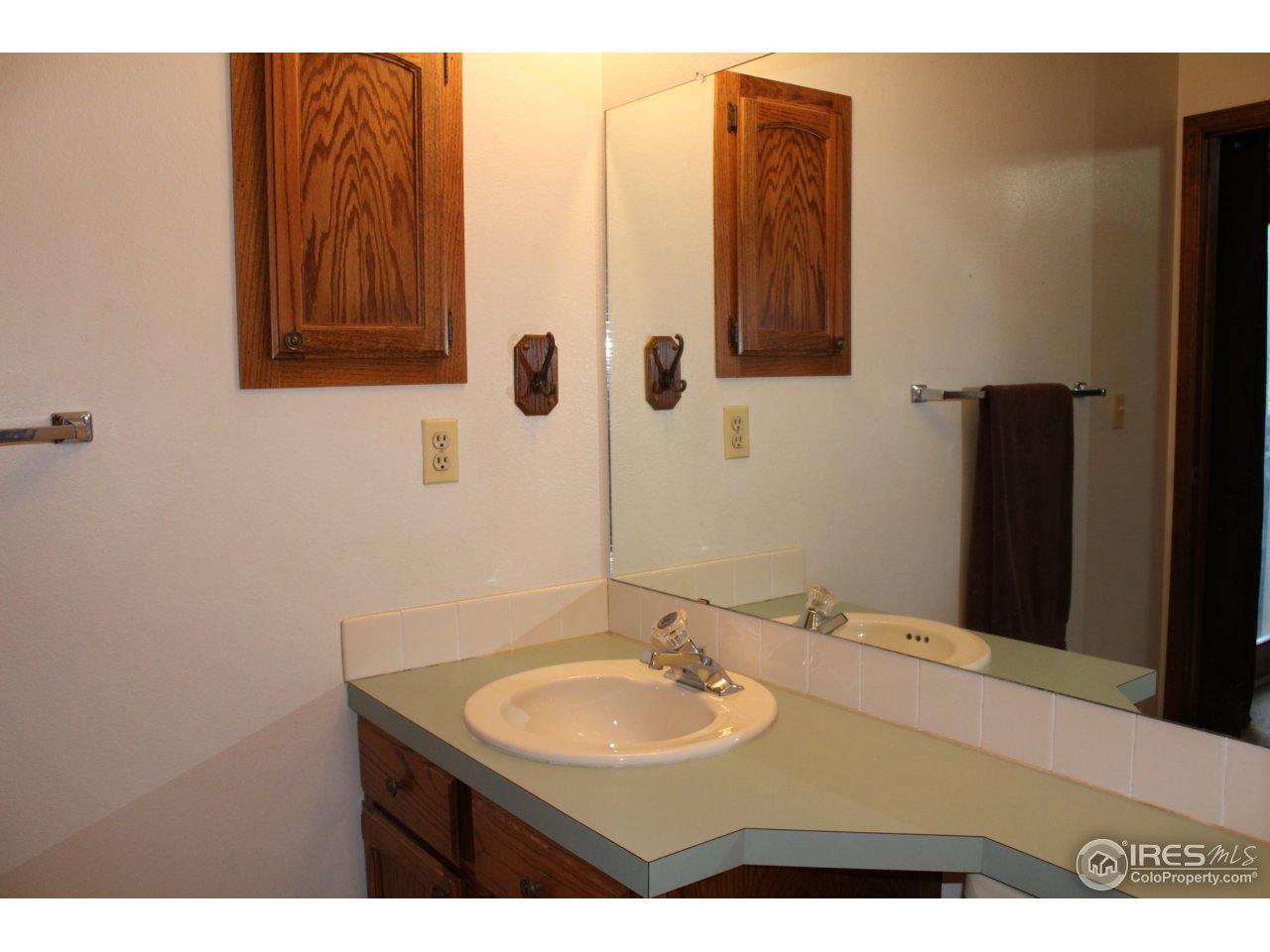 4833 West 6th Street Road Greeley, CO 80634 - Photo 11 of 31 3/4 Master Bath