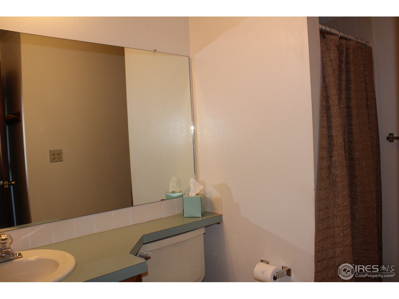 4833 West 6th Street Road Greeley, CO 80634 - Photo 12 of 31 3/4 Master Bath