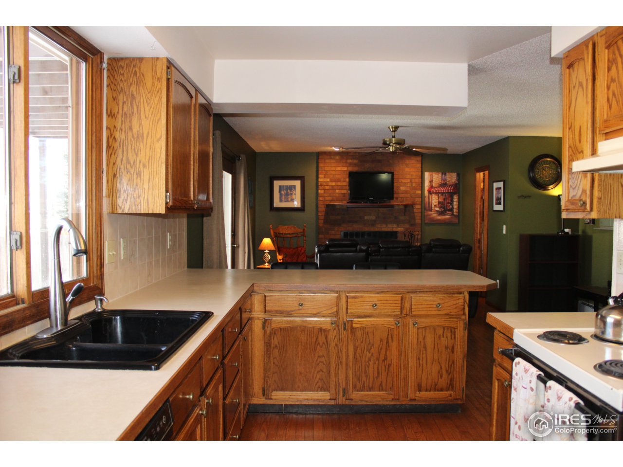 4833 West 6th Street Road Greeley, CO 80634 - Photo 6 of 31 Kitchen
