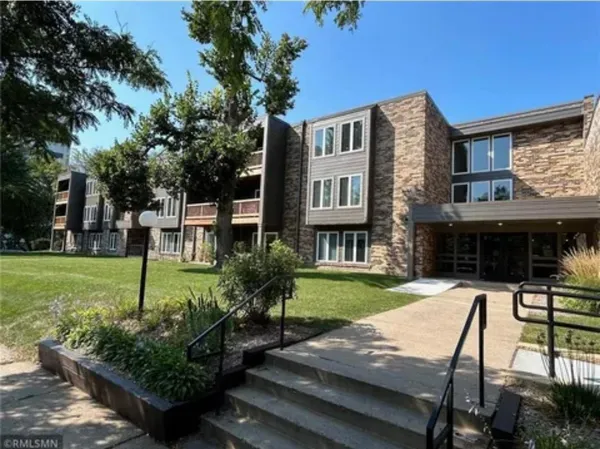 $129,500 | 450 Ford Road, Unit 215, St. Louis Park, MN 55426