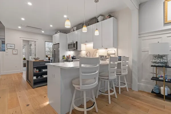 $8,000 | 1797 Beacon Street, Unit 1, Brookline, MA 02445