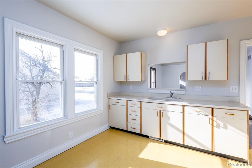 21770 Ryan (lower Level) Road Warren, MI 48091 - Photo 19 of 30