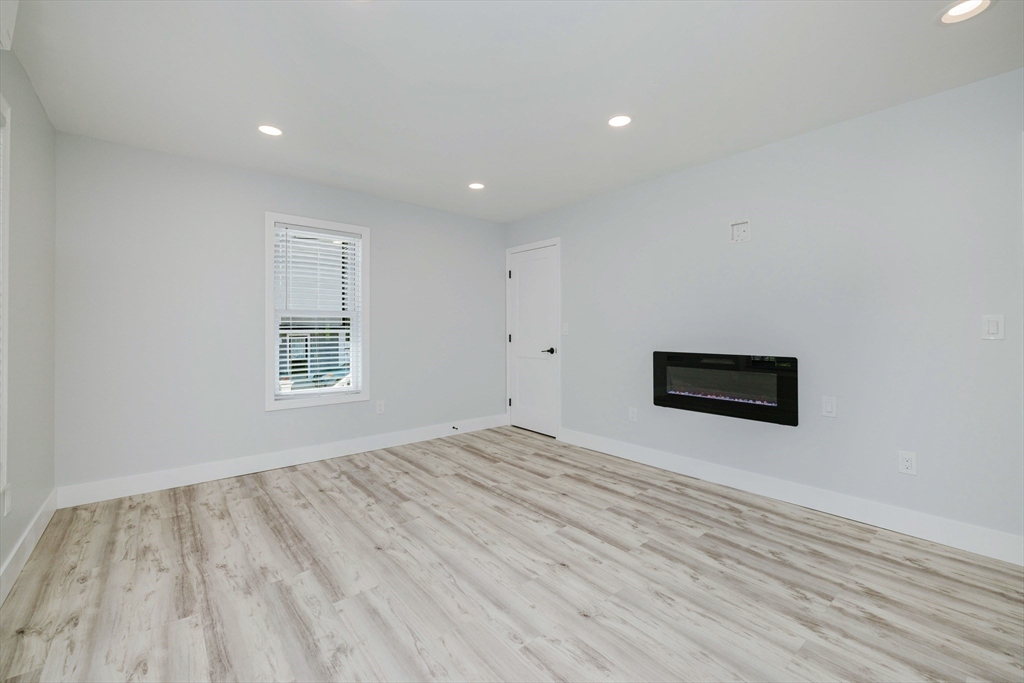 172 Nashua Street Fall River, MA 02721 - Photo 10 of 40