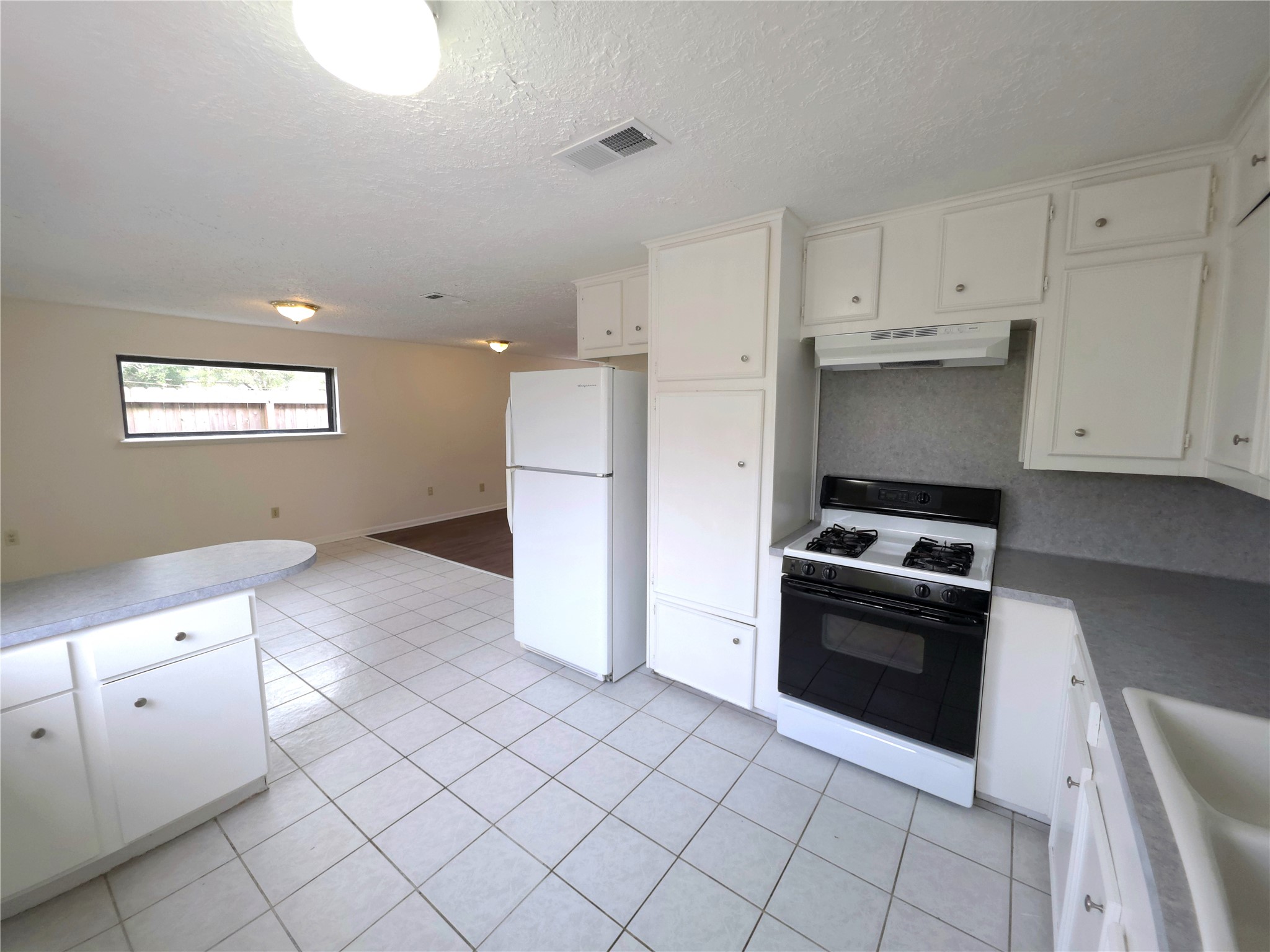 418 Texas Street Tomball, TX 77375 - Photo 18 of 23