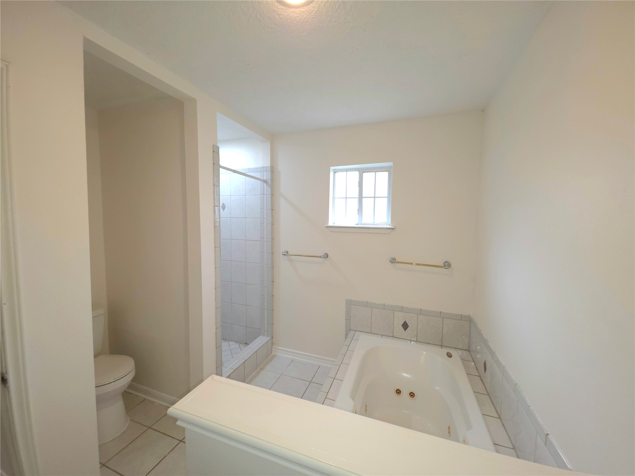 418 Texas Street Tomball, TX 77375 - Photo 3 of 23 Primary bathroom