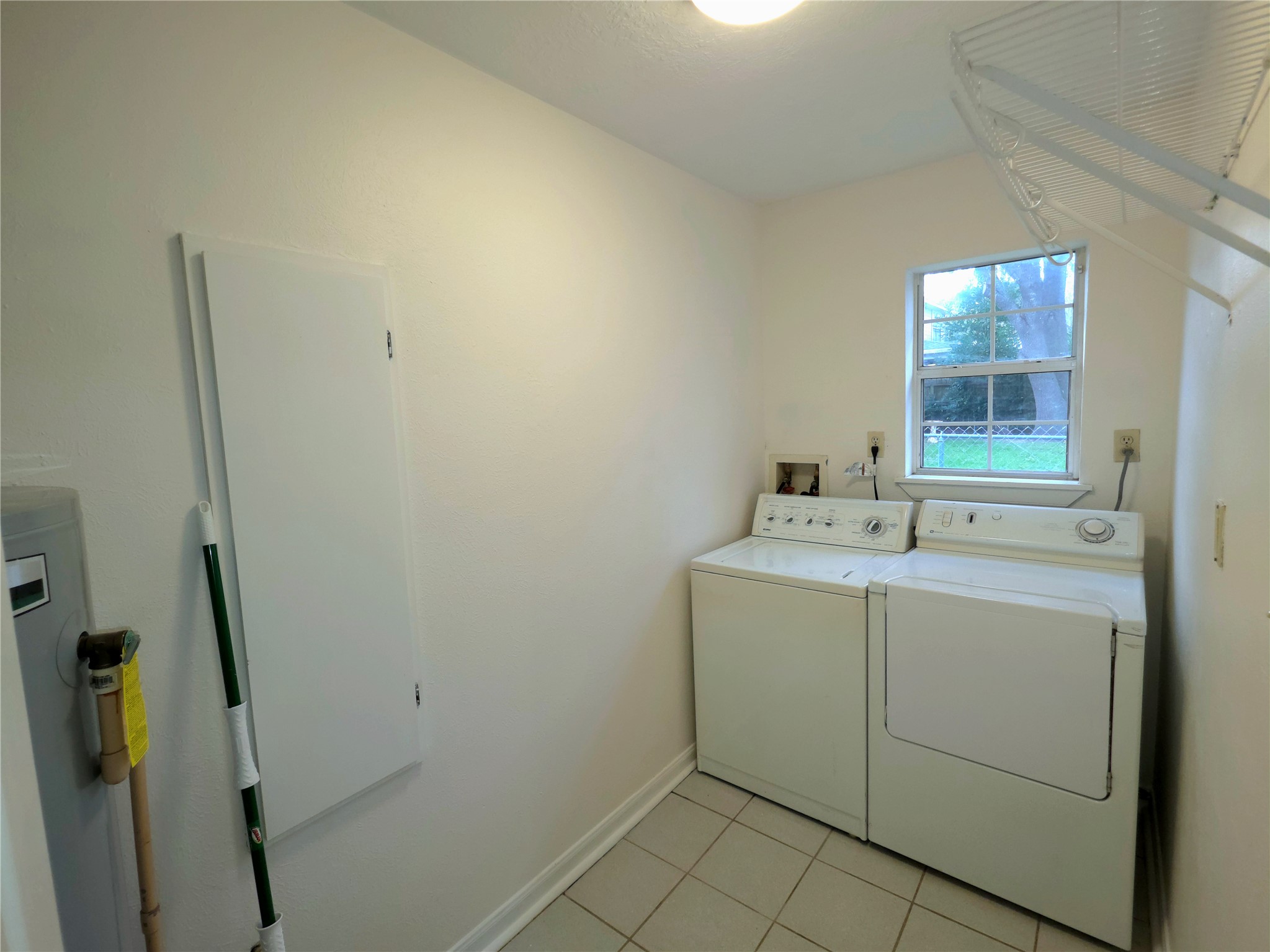 418 Texas Street Tomball, TX 77375 - Photo 9 of 23 This space features a utility room.