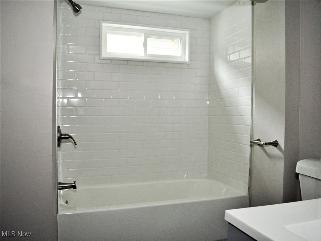 7604 Spafford Road Cleveland, OH 44105 - Photo 6 of 23 Full bath featuring vanity, washtub / shower combination, and toilet