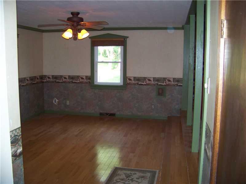 540 McCombs Road Venetia, PA 15367 - Photo 13 of 25 Family Room.